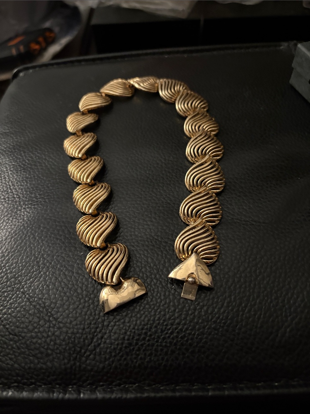 Napier Gold tone Sculpted Wave Link Necklace - 1980- 1990 Number 4084 - Picture 8 of 9